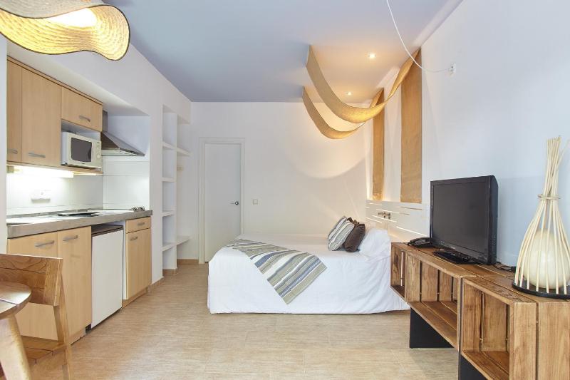 Studio (1 Adult) image 2