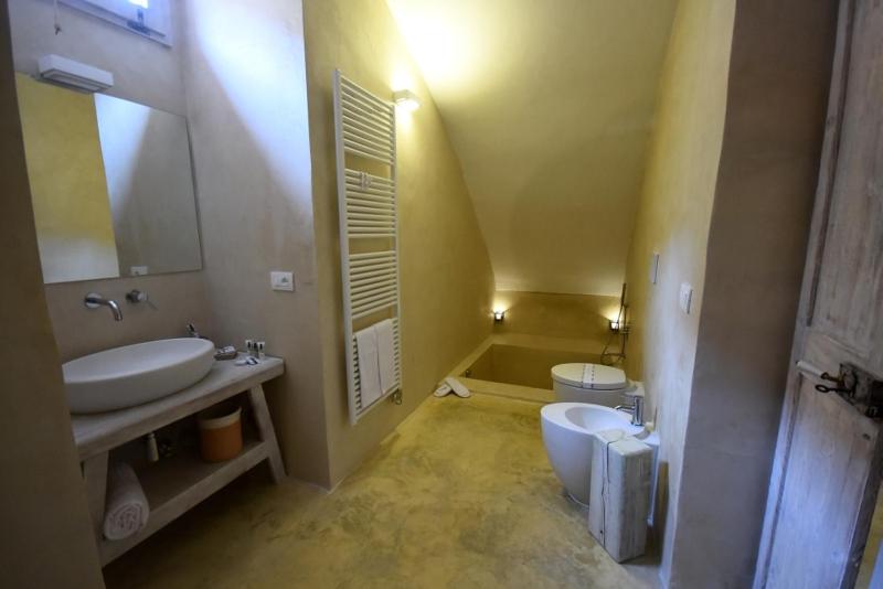 Deluxe Room image 3