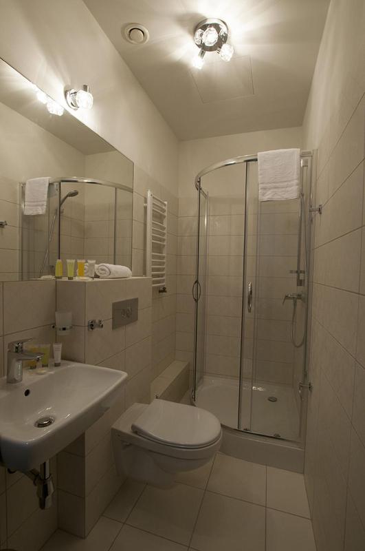 Economy Double or Twin Room image 4