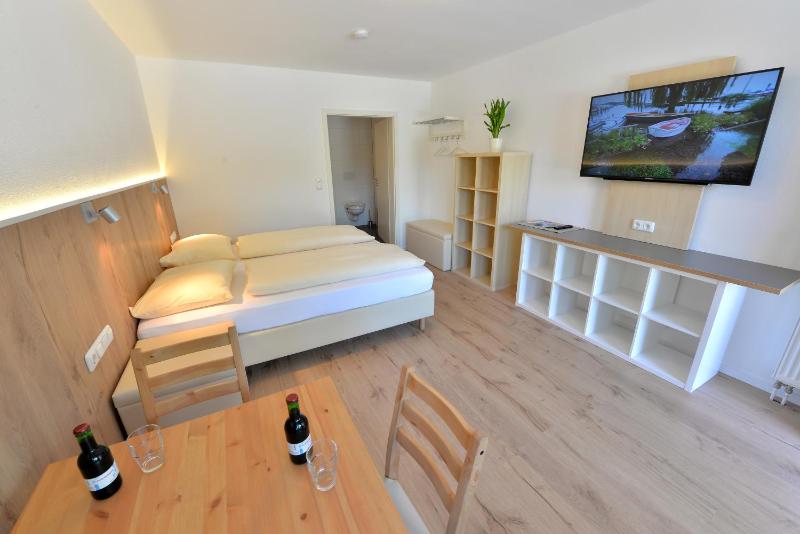 Doppelzimmer mit Balkon image 2