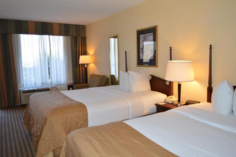 Standard Two Queen Beds image 2
