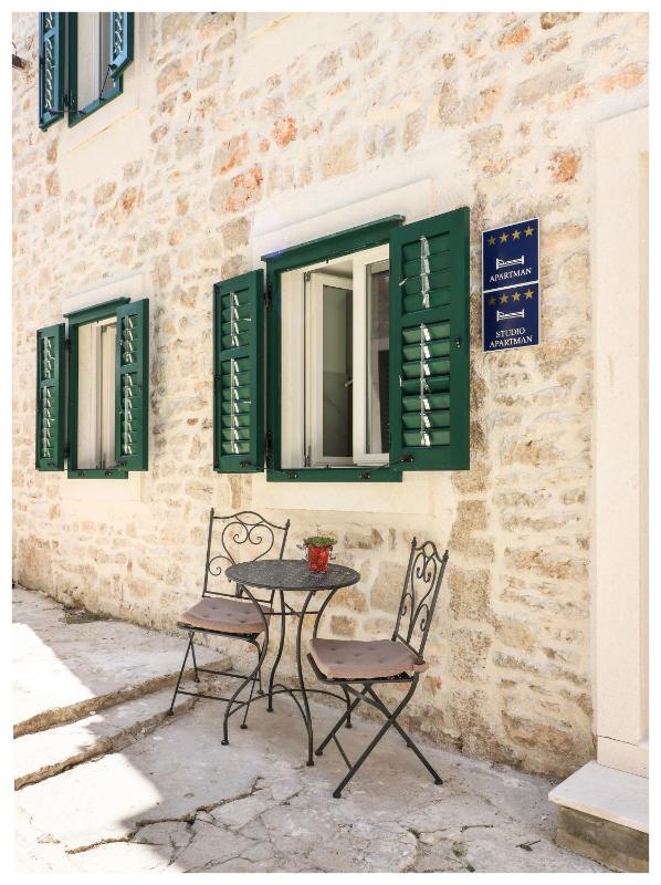 House Gambin - image 23