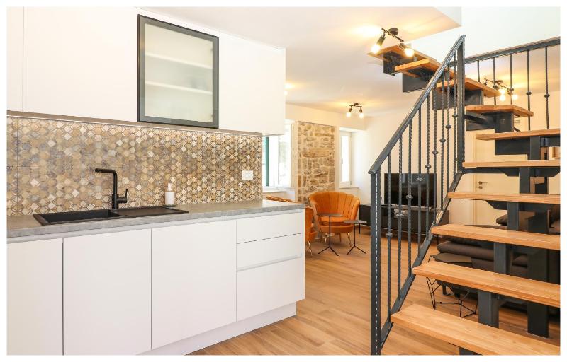 House Gambin - image 33