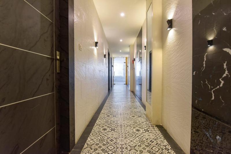 Av Royale GMS Road - image 12