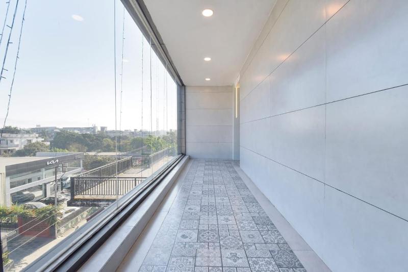 Av Royale GMS Road - image 17