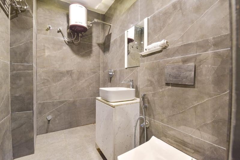 Av Royale GMS Road - image 3