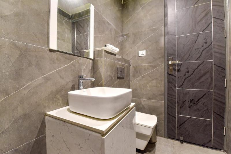 Av Royale GMS Road - image 16