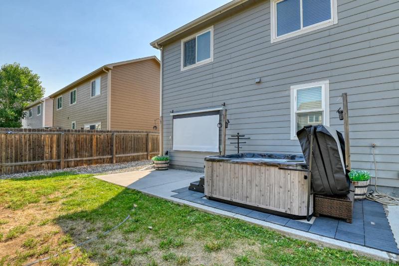 FlightDeck HotTub Fireplace NearAirport FamilyHome - image 41