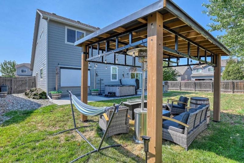 FlightDeck HotTub Fireplace NearAirport FamilyHome - image 10