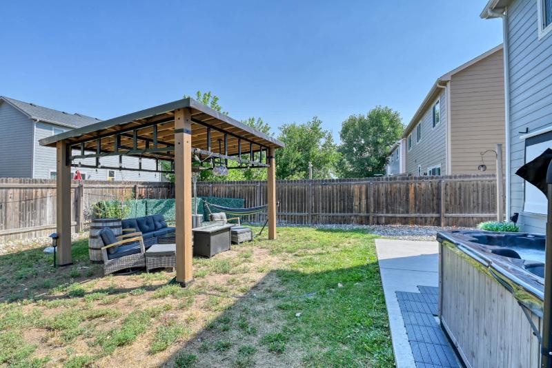 FlightDeck HotTub Fireplace NearAirport FamilyHome - image 9