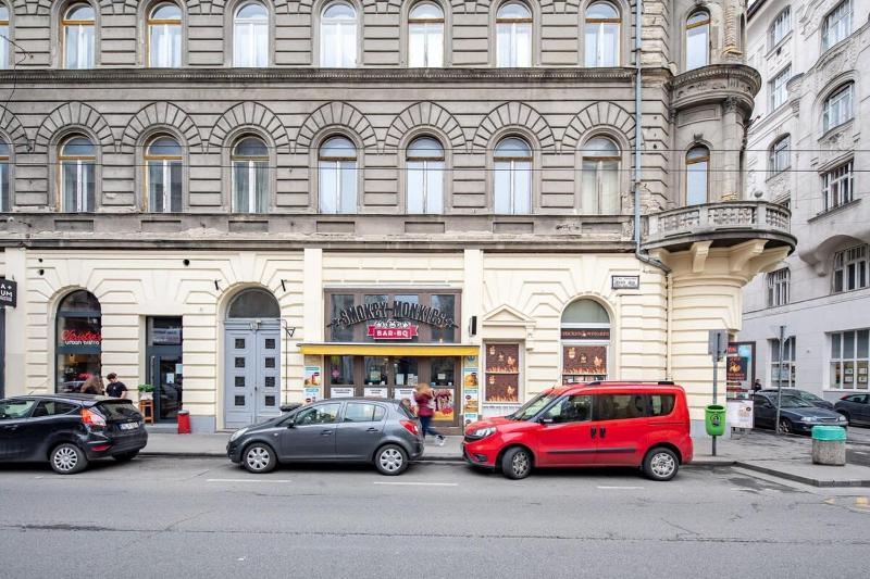 Very Central - Modern Studio - image 13