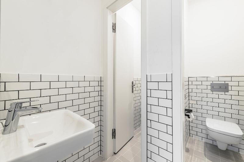 Mitte Loft group & family friendly 150m2 2BRs 2Bathrooms living & dinning room  4 - 8 Guests - image 4