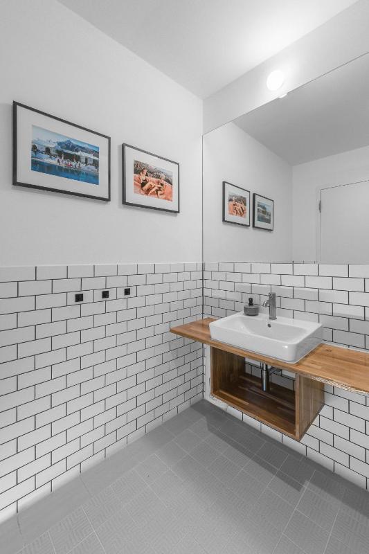 Mitte Loft group & family friendly 150m2 2BRs 2Bathrooms living & dinning room  4 - 8 Guests - image 7