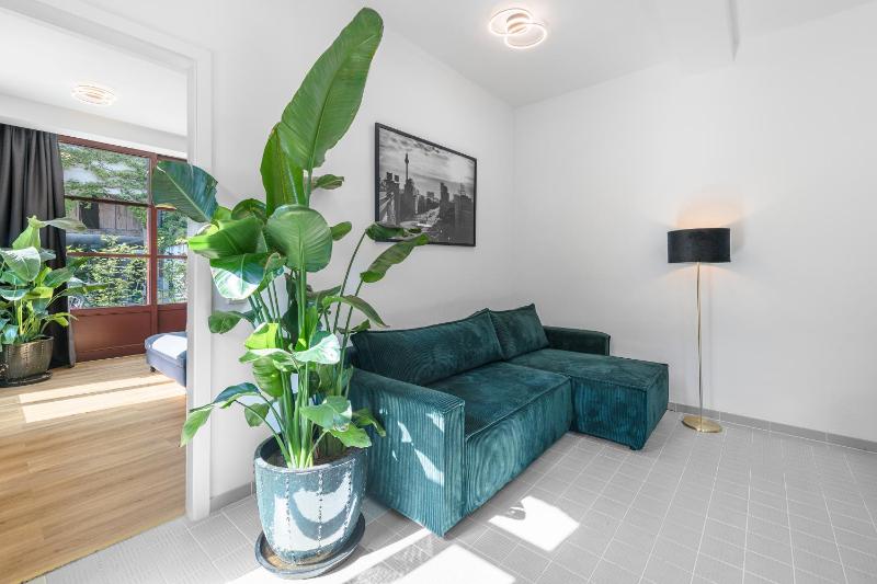 Mitte Loft group & family friendly 150m2 2BRs 2Bathrooms living & dinning room  4 - 8 Guests - image 3