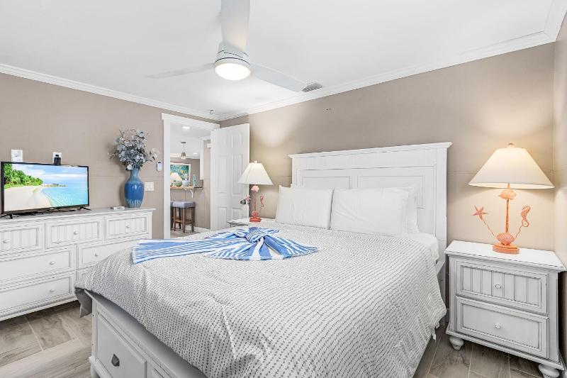 7 Dockside Dream- 3BR 3BA Pool Home with Water views! home - image 6
