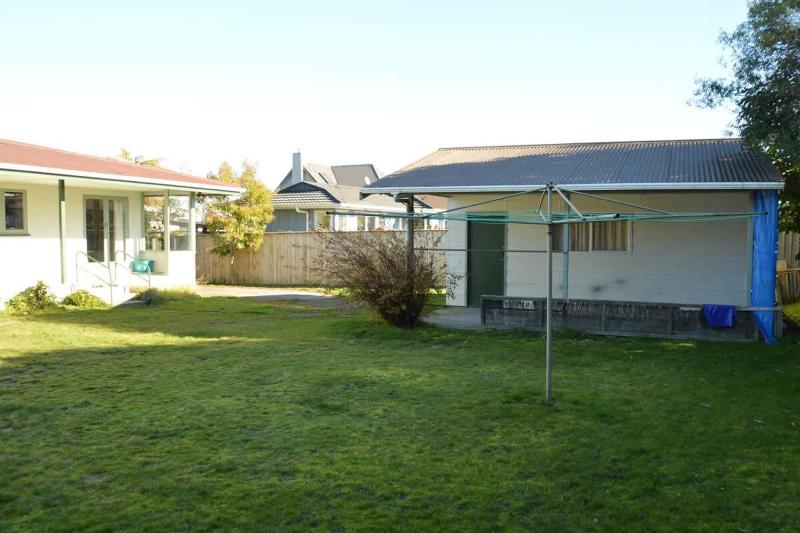 Happiness is Huia a block from the lake - image 11