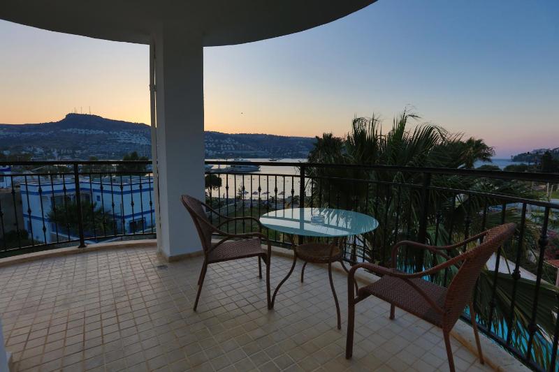 Suite with Sea View image 3