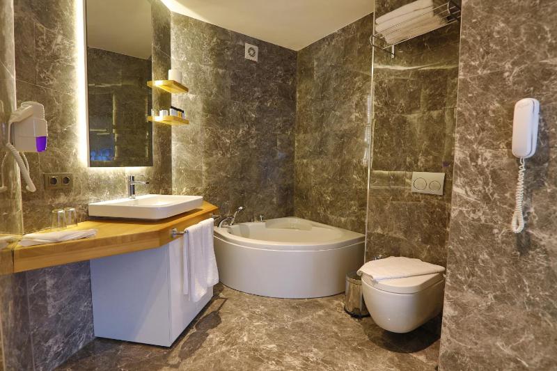 Suite with Sea View image 2