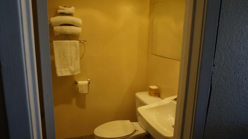 Queen Room image 3
