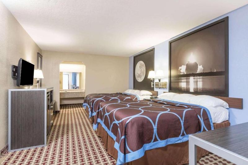 Super 8 by Wyndham Houston/NASA/Webster Area - image 6