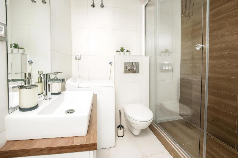 3 BDR for 6 CENTER CLOSE TO NATIONAL MUSEUM - image 15