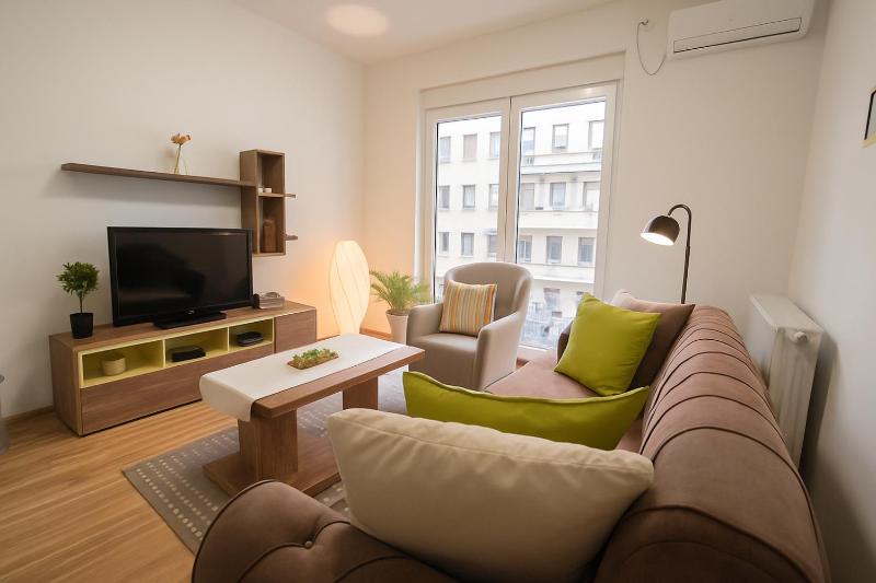 3 BDR for 6 CENTER CLOSE TO NATIONAL MUSEUM - image 13