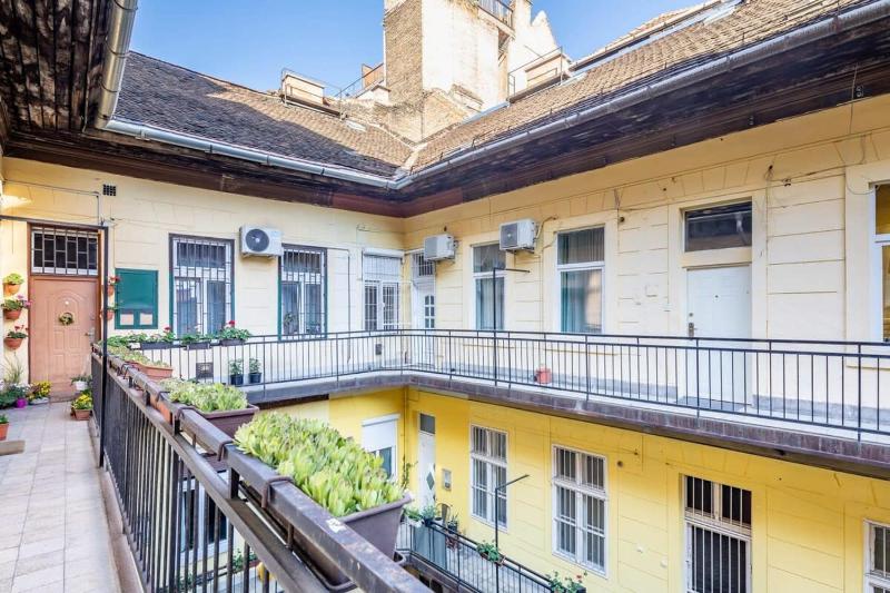 Very Central & Cozy apartment - image 12