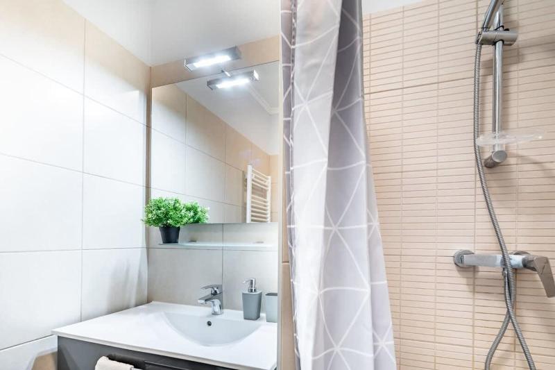 Very Central & Cozy apartment - image 11