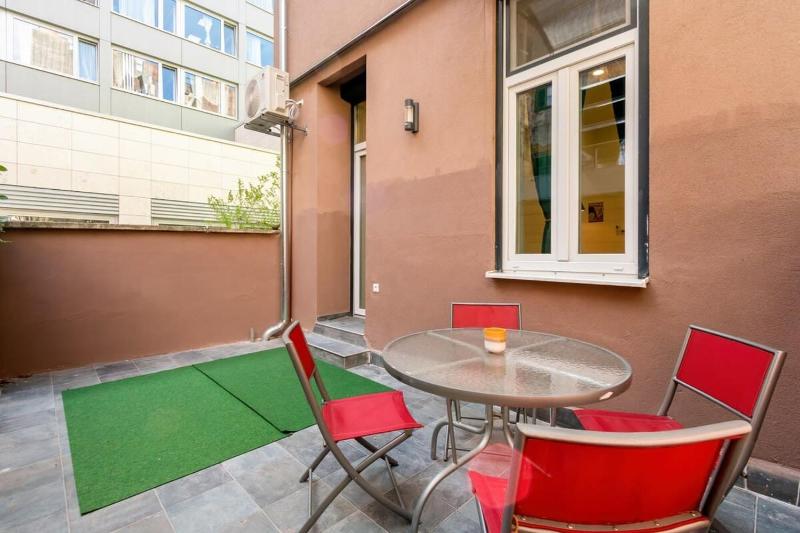 Central - NEW with Balcony - Charming - image 2