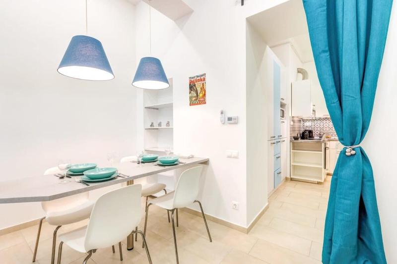 Central - NEW with Balcony - Charming - image 10