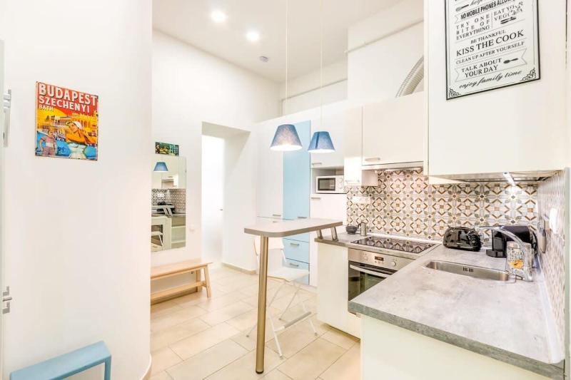 Central - NEW with Balcony - Charming - image 9
