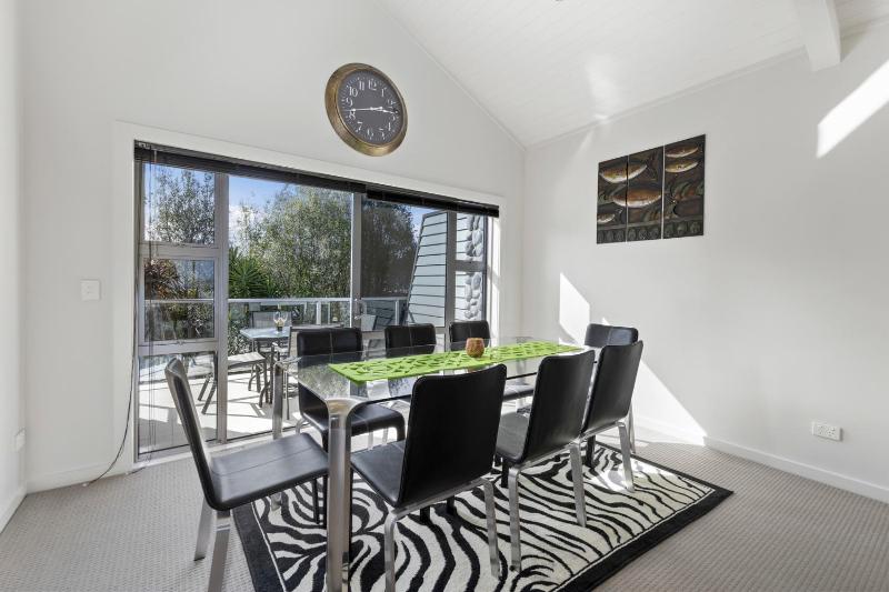 Lake View Bliss - Lake Taupo Holiday Home - image 13