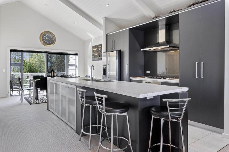 Lake View Bliss - Lake Taupo Holiday Home - image 15
