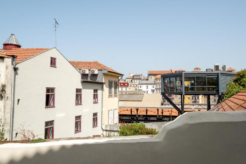 Sao Bento Luxury Hideaway 2 Bedroom Downtown Porto - image 2