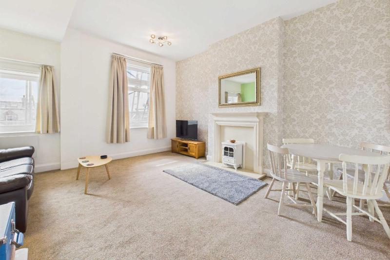Host & Stay | 27 Metropole Towers - image 12