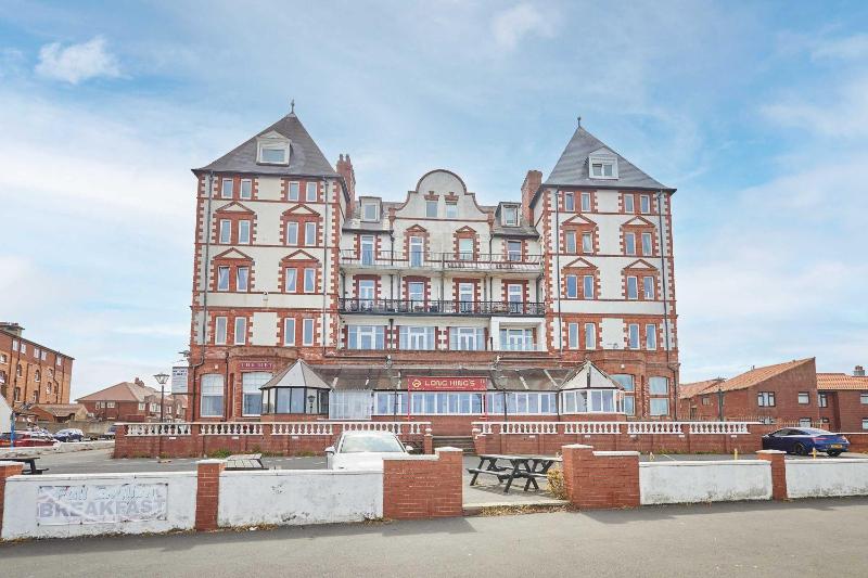 Host & Stay | 27 Metropole Towers - image 1