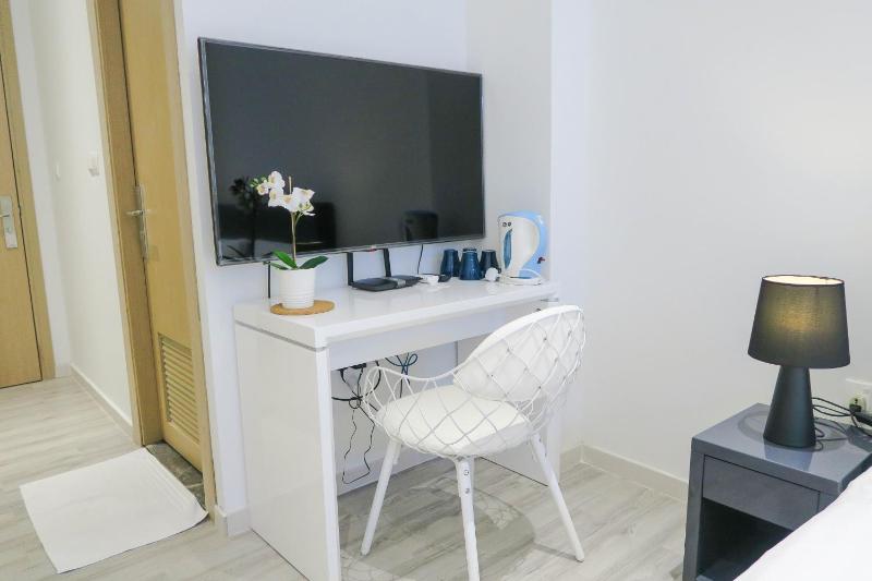 RR Cozy Studio & Suite - image 16