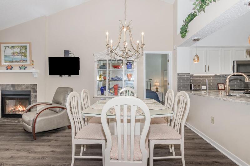 Exquisite 3 bedroom 3 bath villa - 19E West Hyde Park - Kingston Plantation villa - image 17