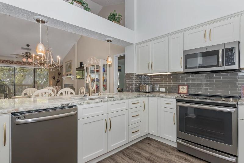 Exquisite 3 bedroom 3 bath villa - 19E West Hyde Park - Kingston Plantation villa - image 16