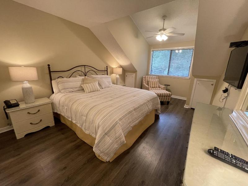 Exquisite 3 bedroom 3 bath villa - 19E West Hyde Park - Kingston Plantation villa - image 5