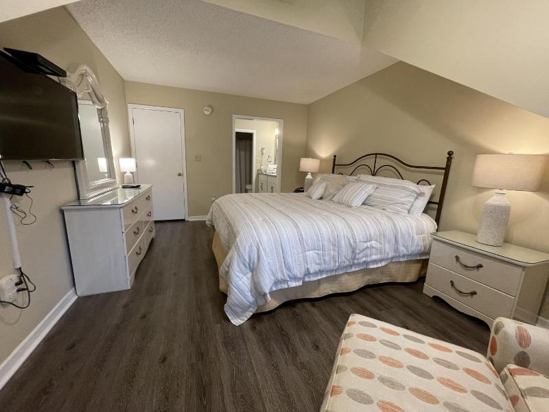 Exquisite 3 bedroom 3 bath villa - 19E West Hyde Park - Kingston Plantation villa - image 12