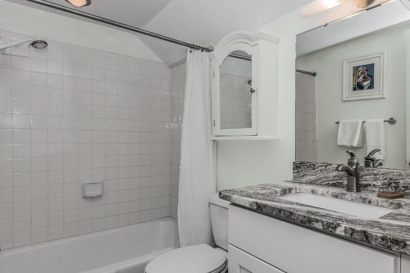 Exquisite 3 bedroom 3 bath villa - 19E West Hyde Park - Kingston Plantation villa - image 6
