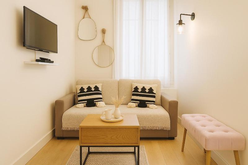 ARC DE TRIOMPHE-CARNOT Luxury & Design with AC - image 8