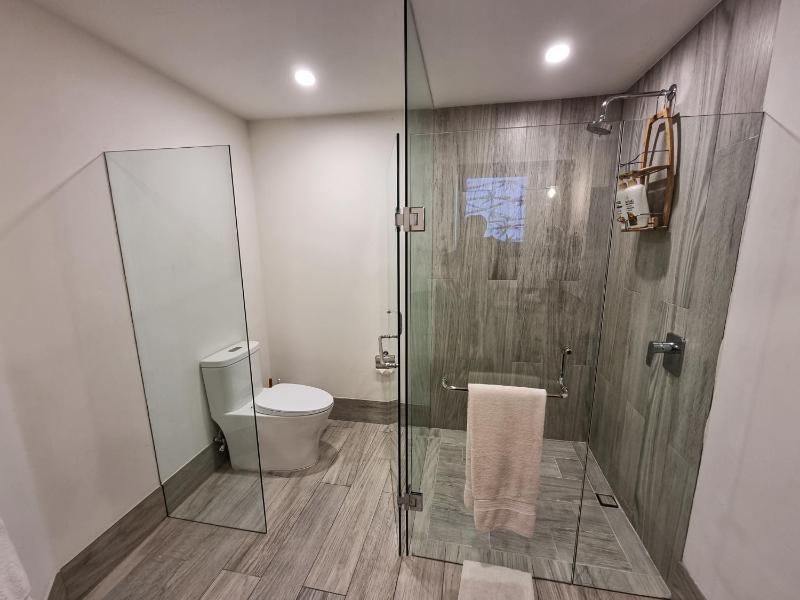 Unit 150- Casa Kelly - OCEANFRONT Fully Renovated - image 16