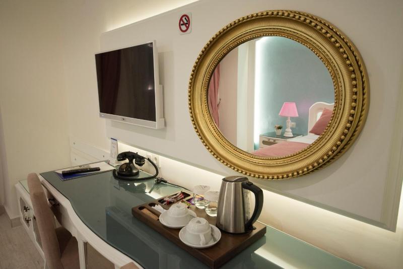 Double or Twin Room image 4