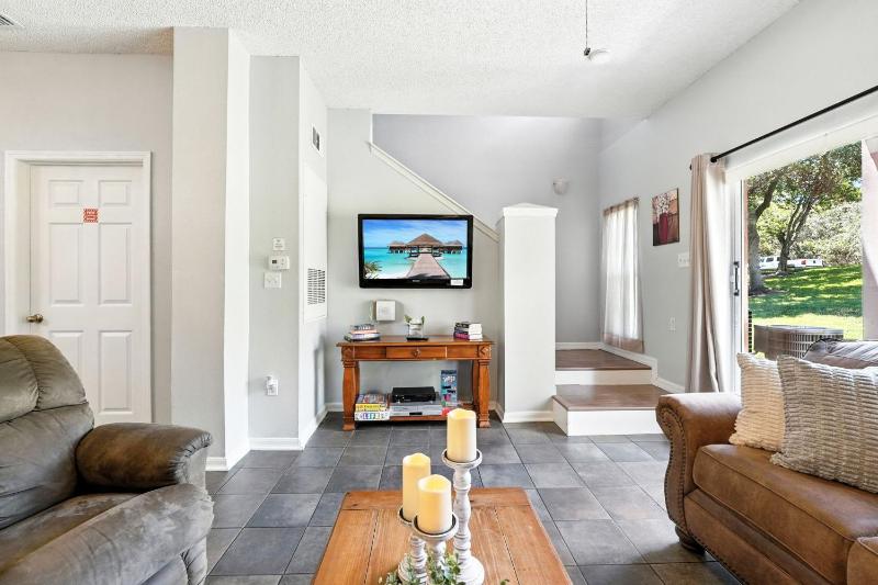 Family Getaway Near Clubhouse and Community Pool 5 miles from Disney - image 7