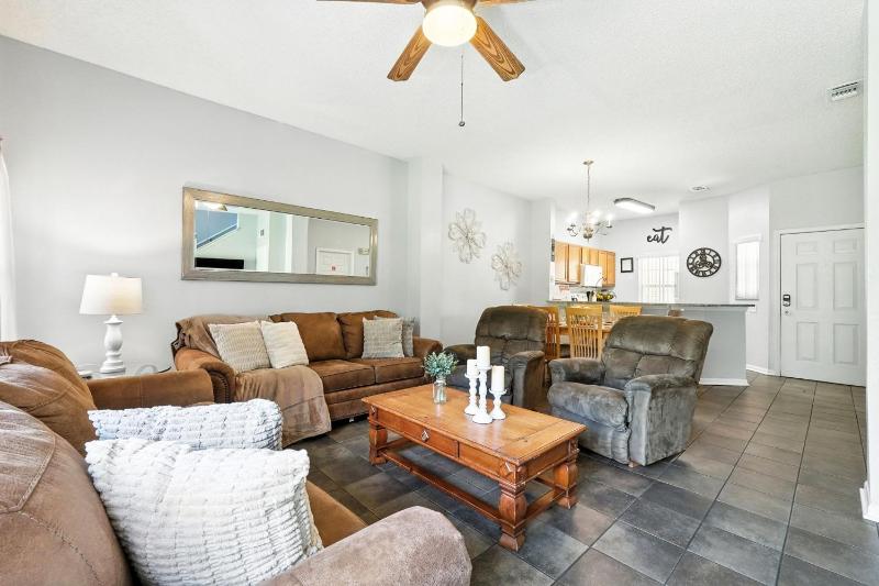 Family Getaway Near Clubhouse and Community Pool 5 miles from Disney - image 12