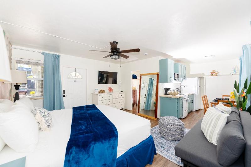 Tropic Isle Boutique Hotel - image 21