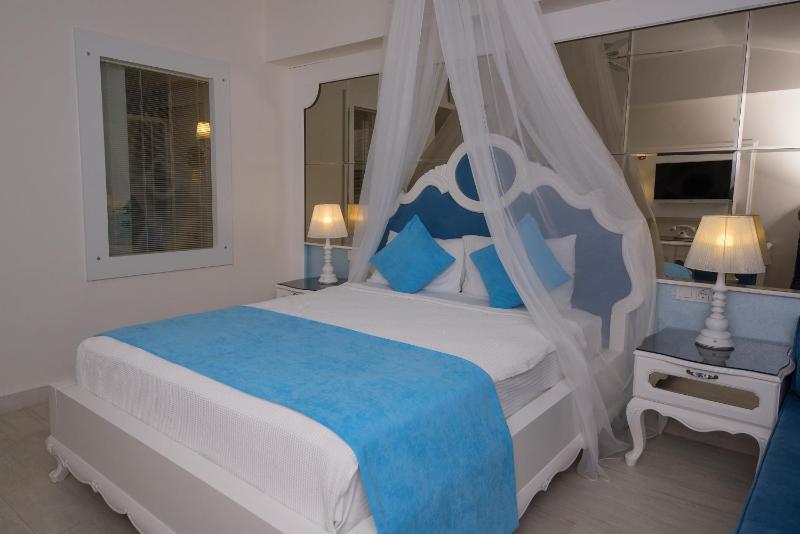 Deluxe Room image 4