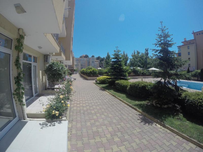 VP Kamelia Garden Studios - image 17